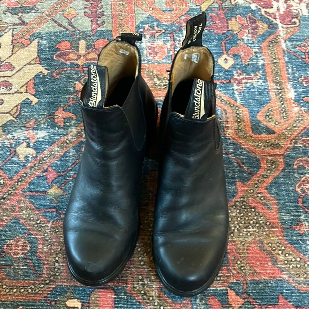 Blundstone black heeled boots